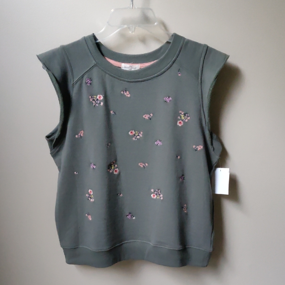 NWT MAISON & BELLE Embroidered Sweatshirt Top Size Medium
